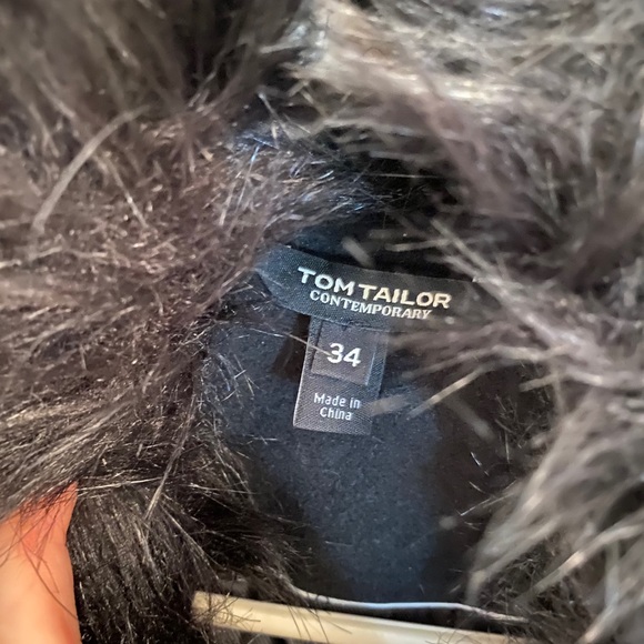 Furry collar vest - Picture 3 of 3